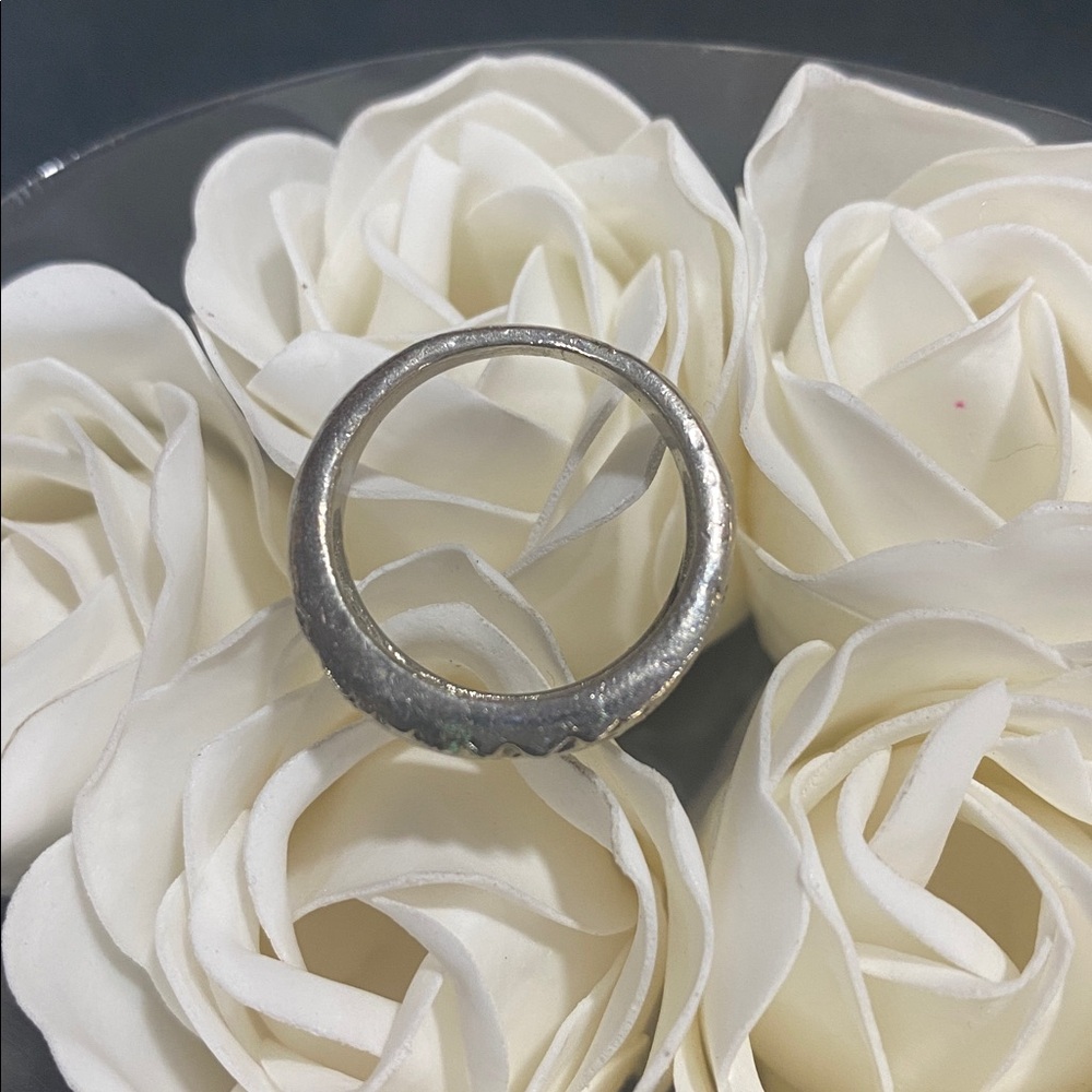 Size 7-1/2 Band Ring - Picture 4 of 5